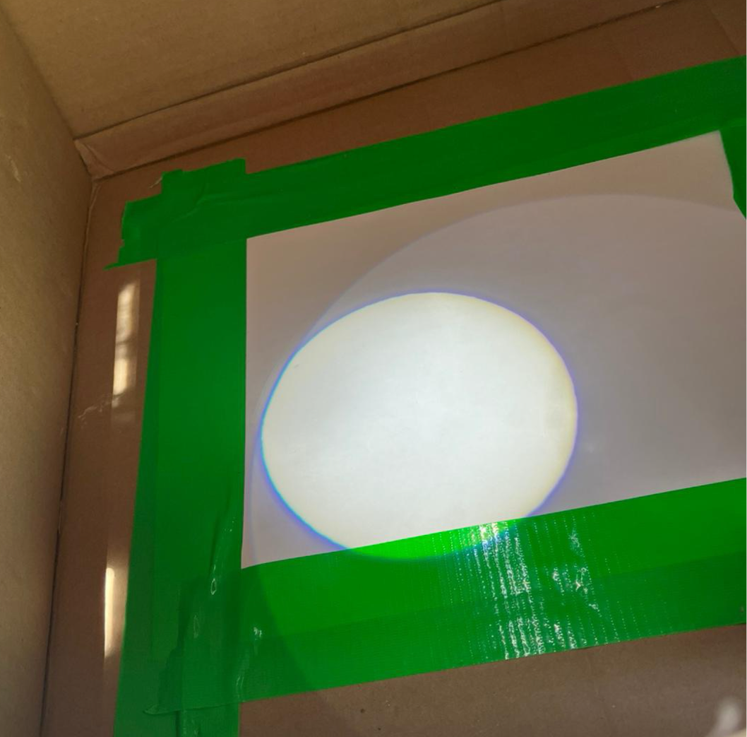 Projektionsfläche mit sichtbarer Sonnenscheibe