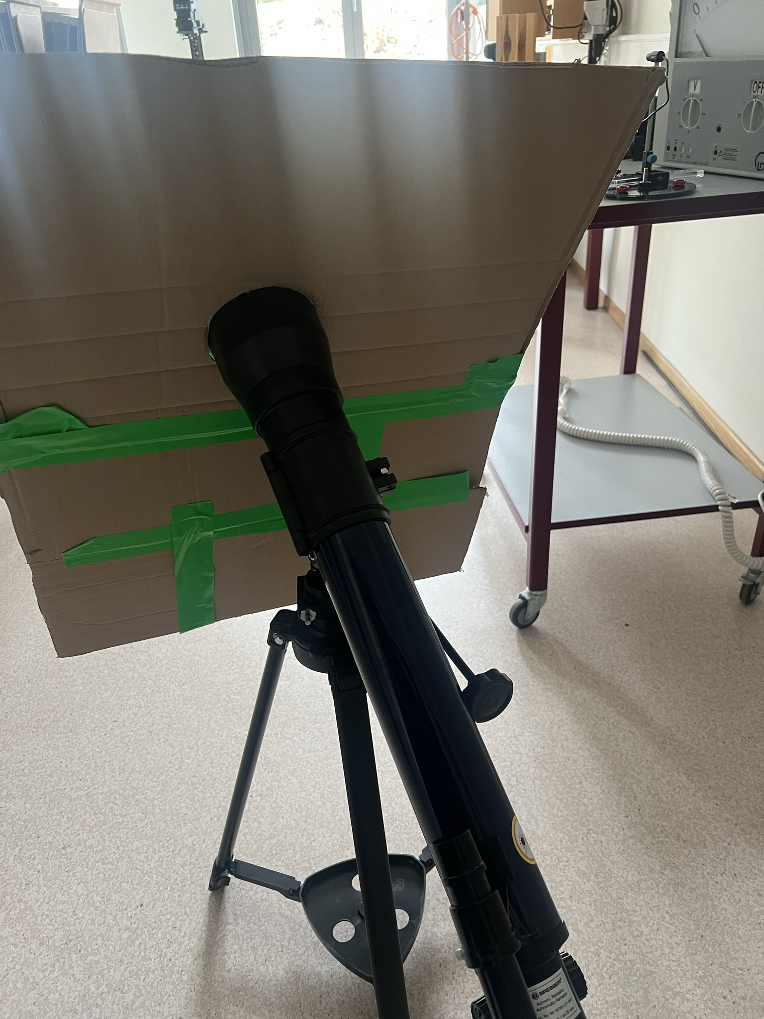 Sonnenteleskop mit Abschirmung